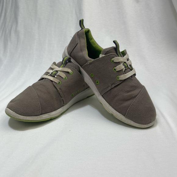 Toms Other - TOMS Tan and Green Slip-On Lace Up Shoes size Big Kid 4